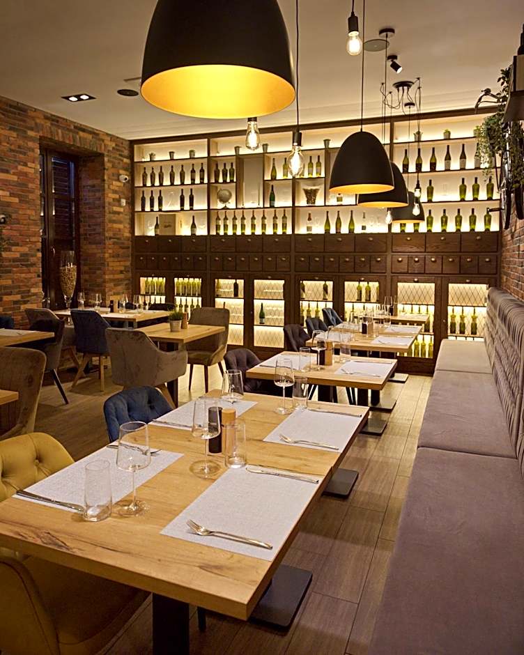 Chop Old House Hotel