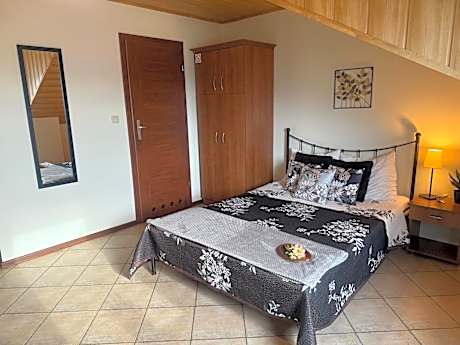 Single Room with Private Bathroom - Attic