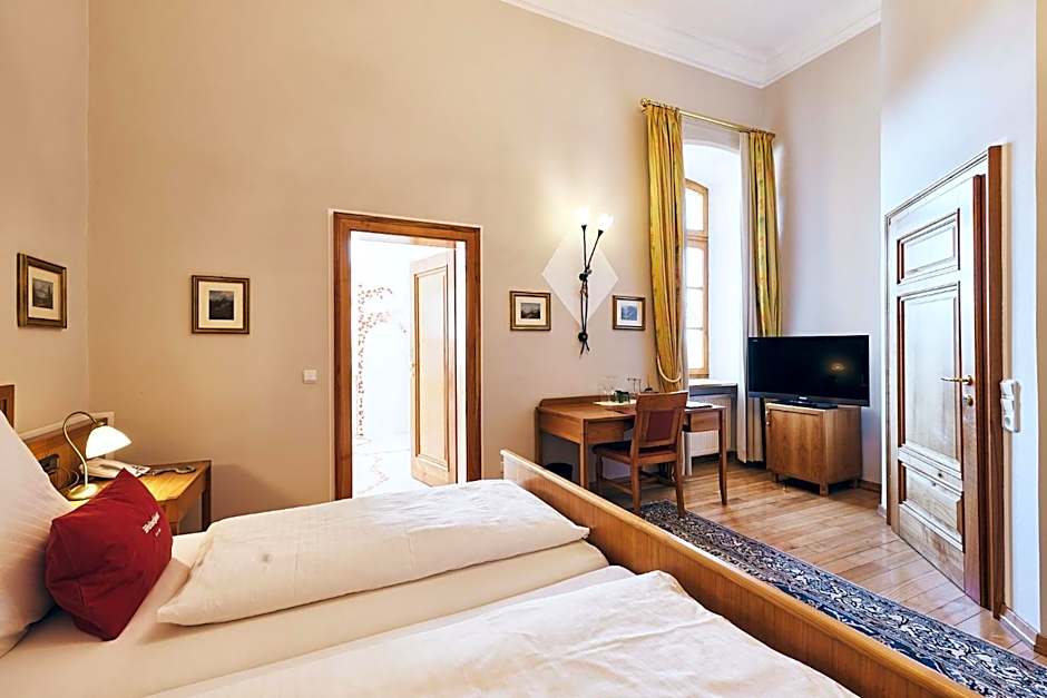 Hotel & Restaurant Waldschloss