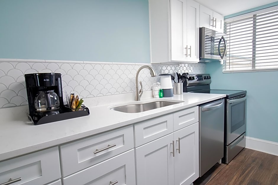 Oceanfront Litchfield Inn