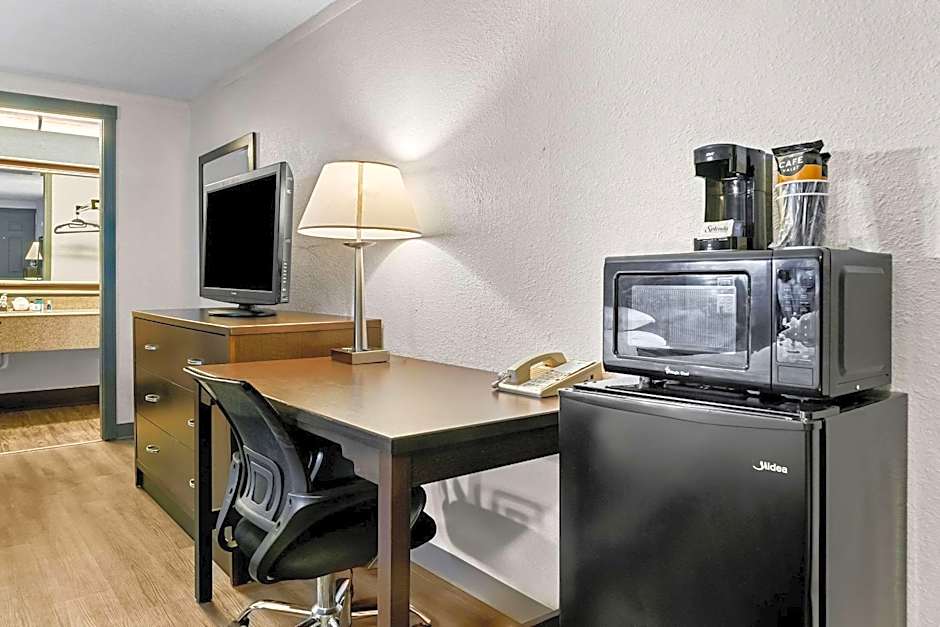 Rodeway Inn & Suites Saginaw I-675