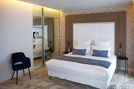 Junior Suite King Size Bed