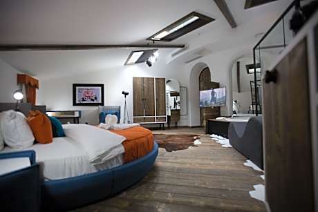 Queen Room with Spa Bath