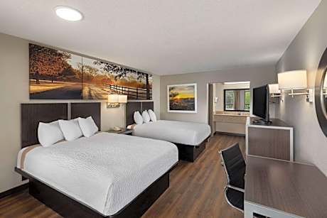 Standard Queen Room with Two Queen Beds - Non-Smoking