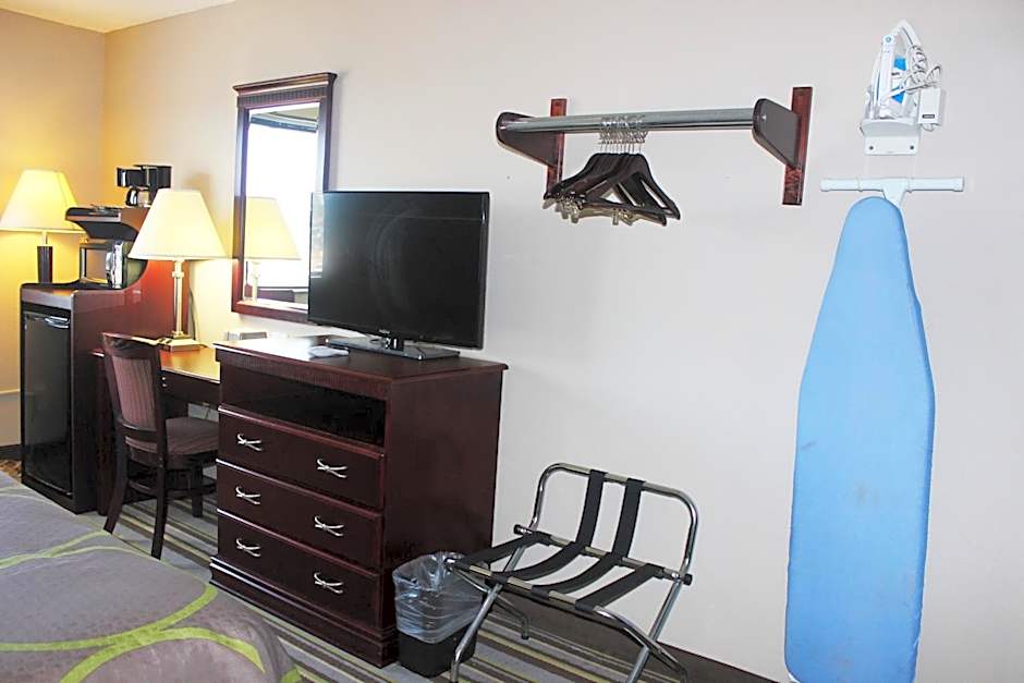 Super 8 by Wyndham Tuscaloosa