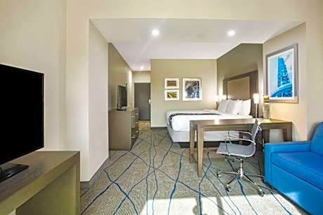 Deluxe King Room - Non-Smoking