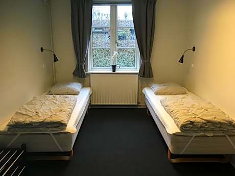 Twin Room with Shared Bathroom (Linen excluded)