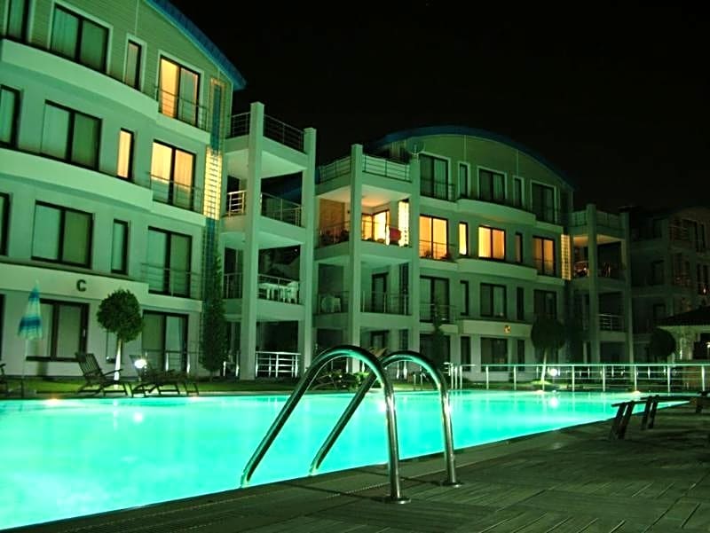 Side Garden Residence