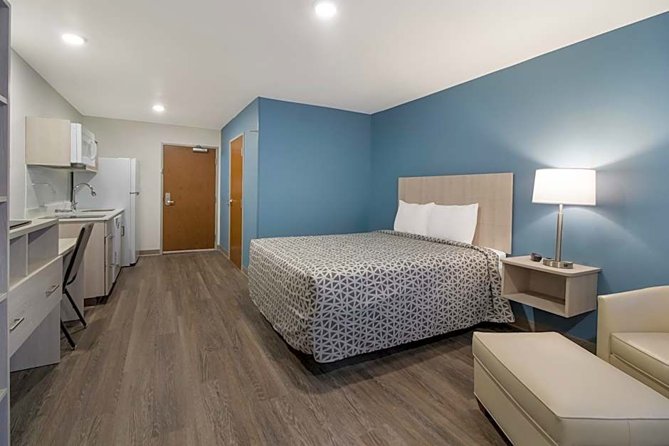 WoodSpring Suites Detroit Sterling Heights