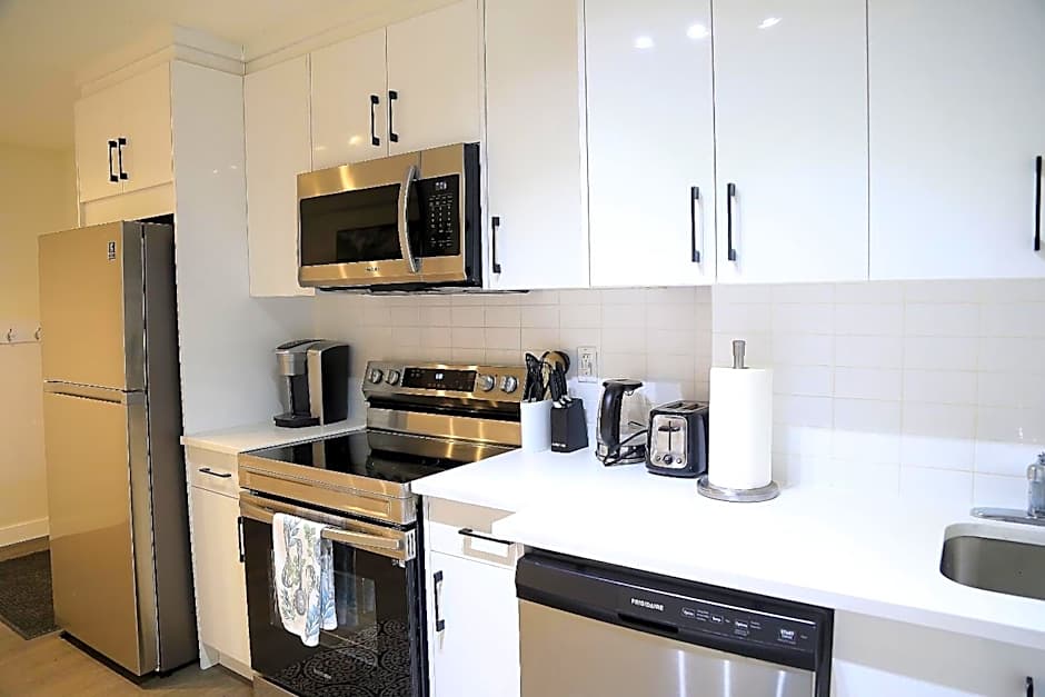 Cozy 3 beds Suite Near Calgary Airport Sleeps 6