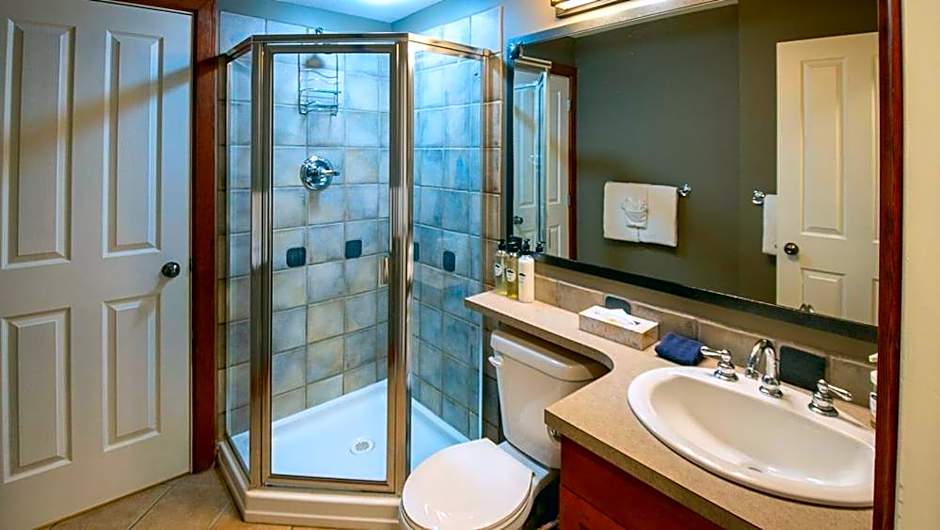 Timberline Lodges by Fernie Lodging Co