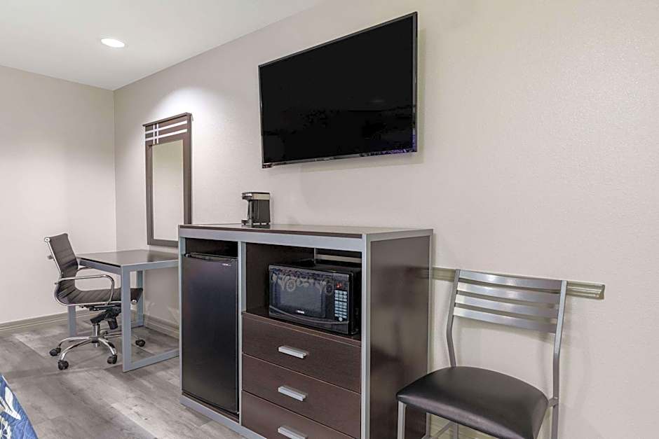 Days Inn by Wyndham Baytown TX