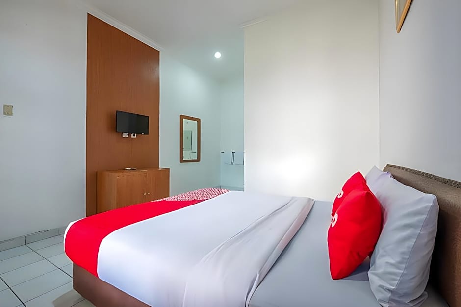 RedDoorz @ Hotel Pondok Kurnia near Buah Batu Bandung