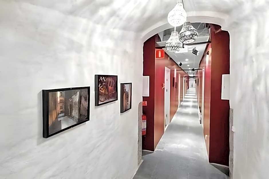 RAMILTON Old Town Hostel