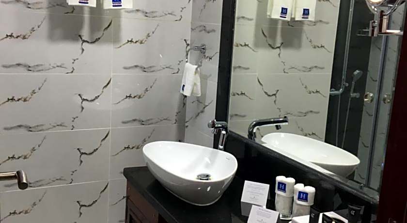 Golden Tulip Headington Ruwi