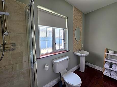 Twin Room with Private Bathroom