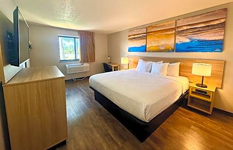 King Room/Third Floor, No Elevator, Non-Smoking