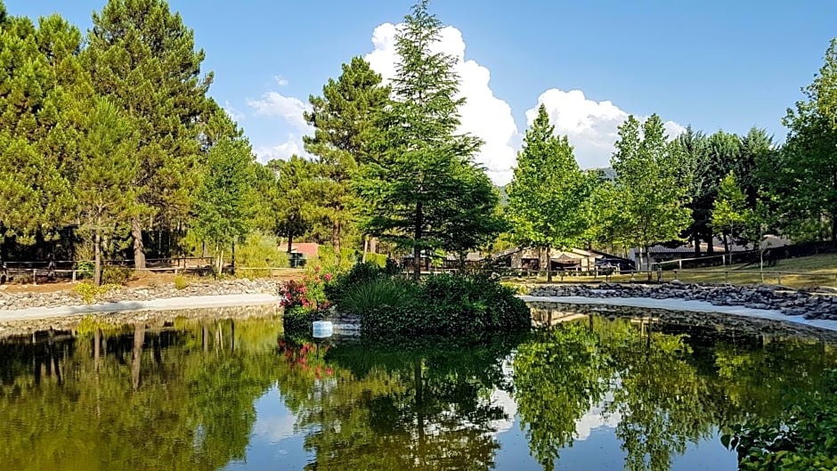La cabaña del lago en ZAFIRO LAGUNAZO Parque Natural del Río Mundo