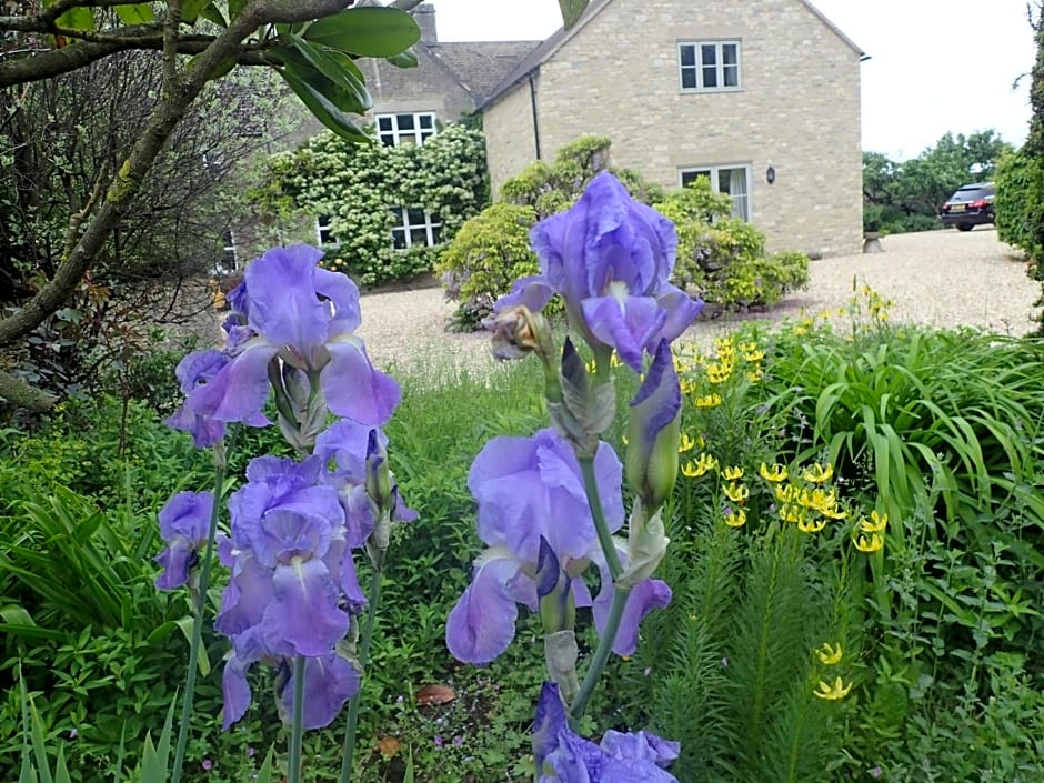 Field End House Strawberry Lane Meysey Hampton