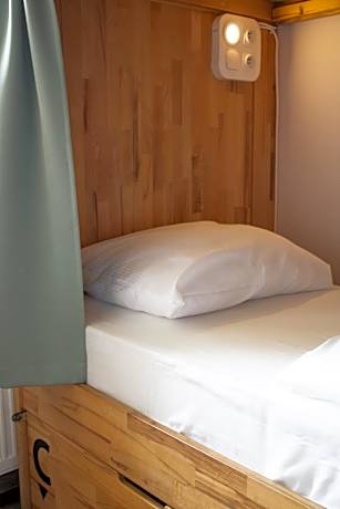 Female Dormitory Room (6 Beds) - Private Bathroom