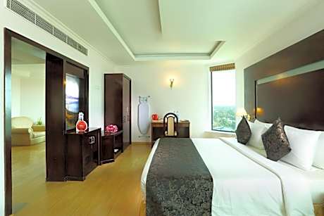Executive Suite with Living Room