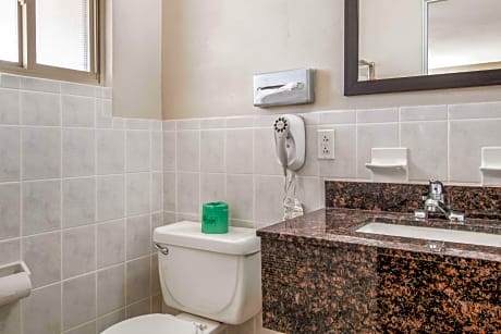 2 Queen Beds, Smoking