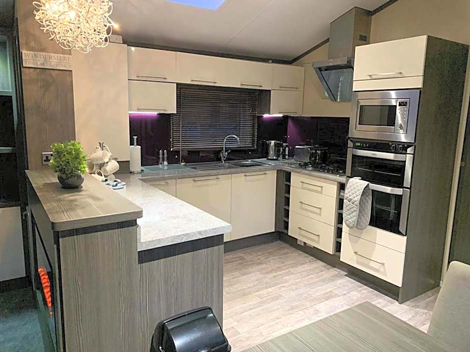 Troutbeck Hot Tub Lodge 4