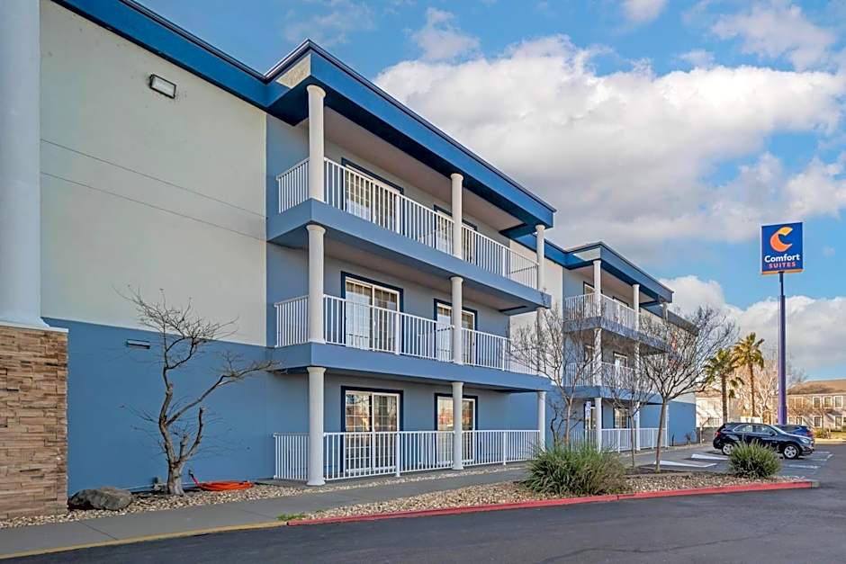 Comfort Suites Red Bluff Near I-5