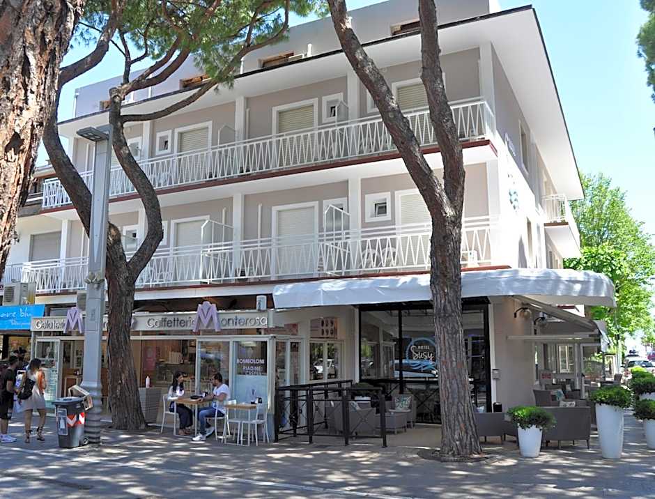 Hotel Susy - Bakery & Gluten Free Home Made - direttamente su viale Dante a due passi dal mare