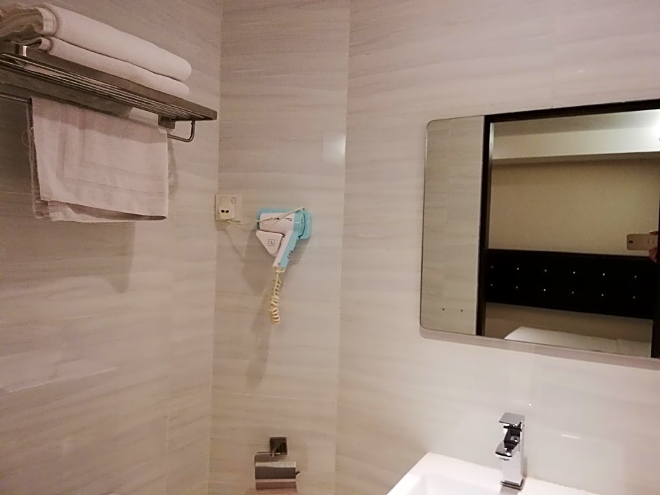 Ease Hotel