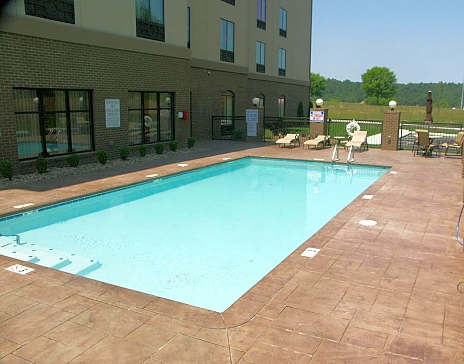 Holiday Inn Express & Suites - Cleveland Northwest