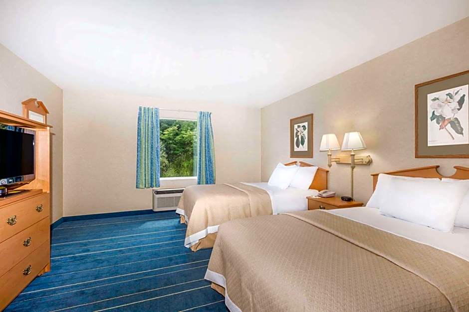 Days Inn & Suites by Wyndham Bridgeport - Clarksburg