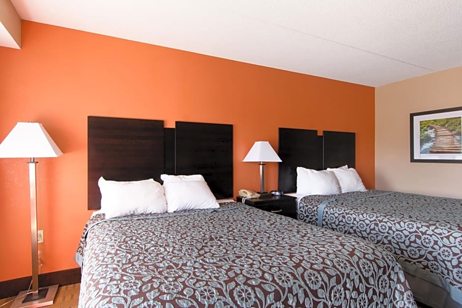 Days Inn by Wyndham Pittsburgh-Harmarville