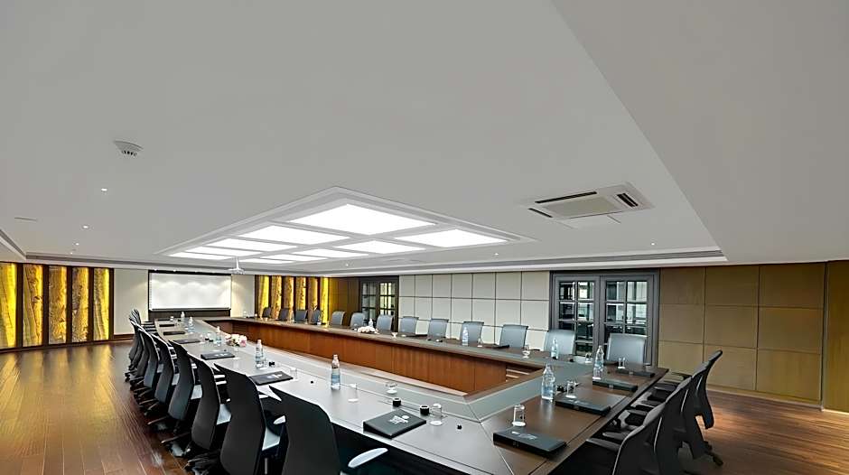 Mayfair Convention Hotel