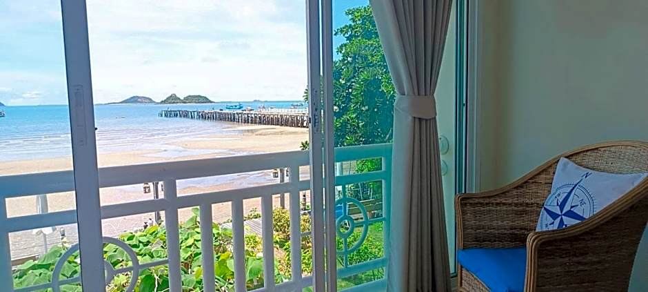Baan Sattahip by the sea