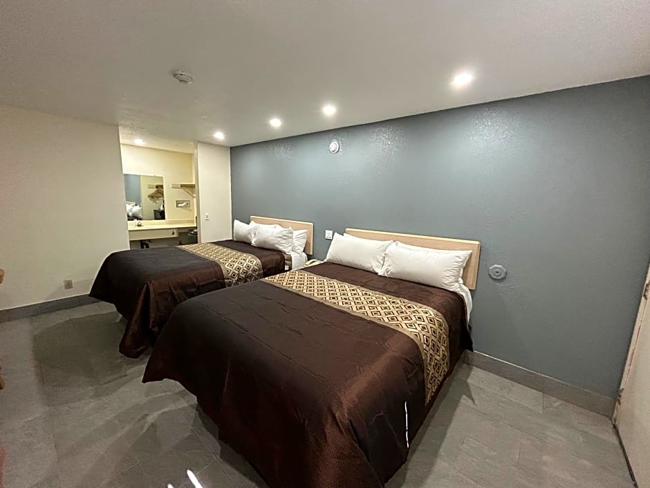 California Inn Hotel and Suites Adelanto US 395