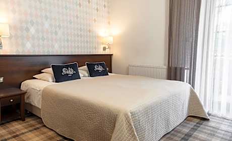 Double or Twin Room with Terrace