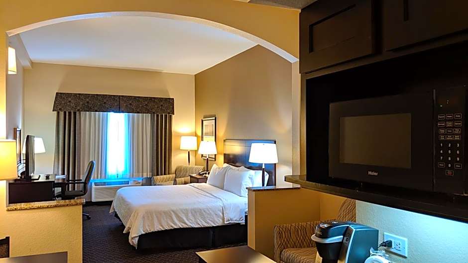 Holiday Inn Express & Suites Clinton By IHG