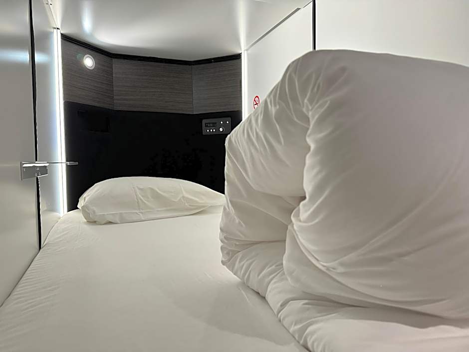 Capsule Hotel Suzumoriya 