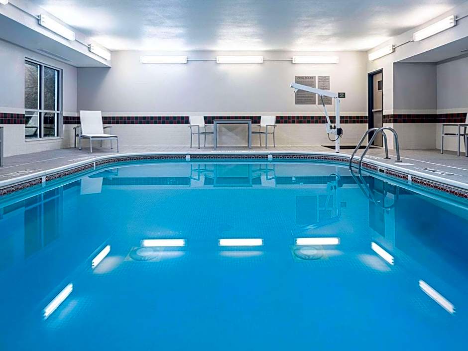 Country Inn & Suites by Radisson, Toledo, OH