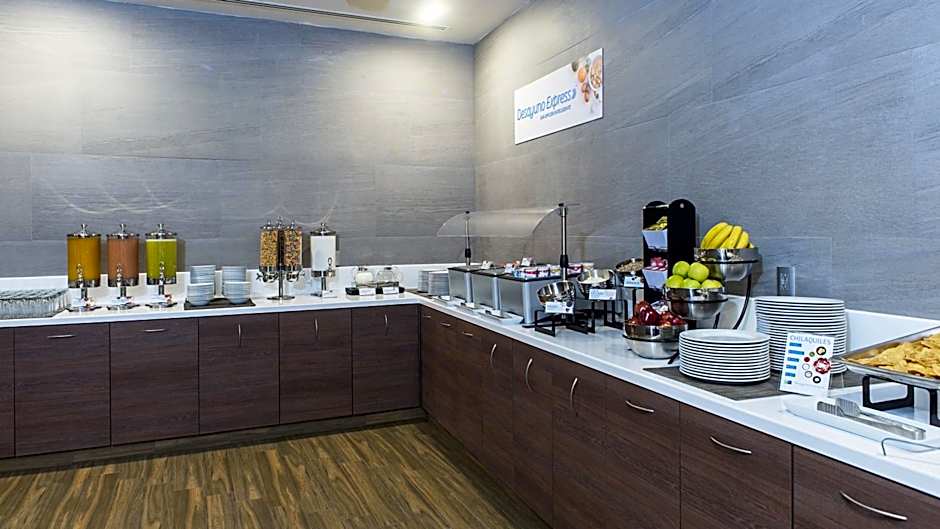 Holiday Inn Express Mexico - Toreo By IHG