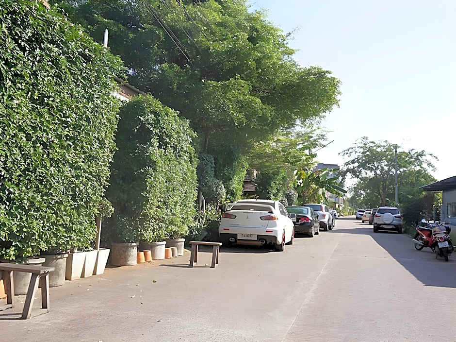 Chompu Nakarin Apartment