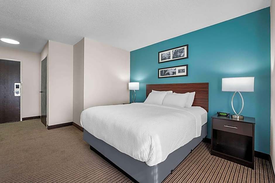 Photo 1 of 13 of 1 Queen Bed, Accessible, Nonsmoking