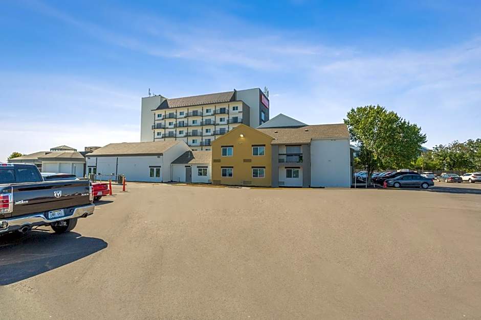 Orangewood Inn & Suites Kansas City Airport
