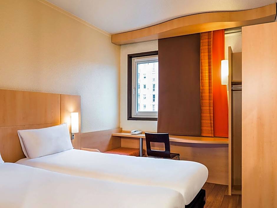 ibis Paris Pont de Suresnes Longchamp