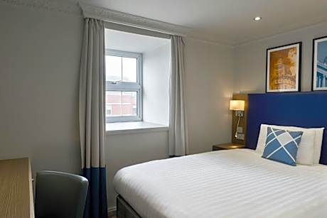 Compact Solo Small Room with One Double Bed