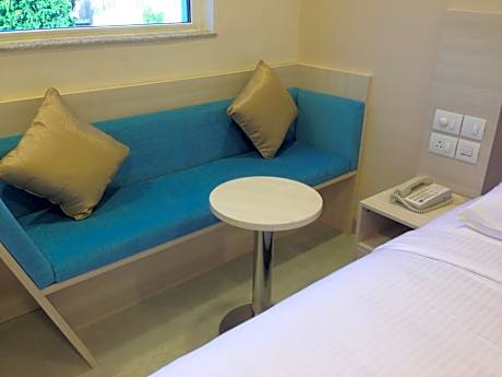 Luxe Queen Room