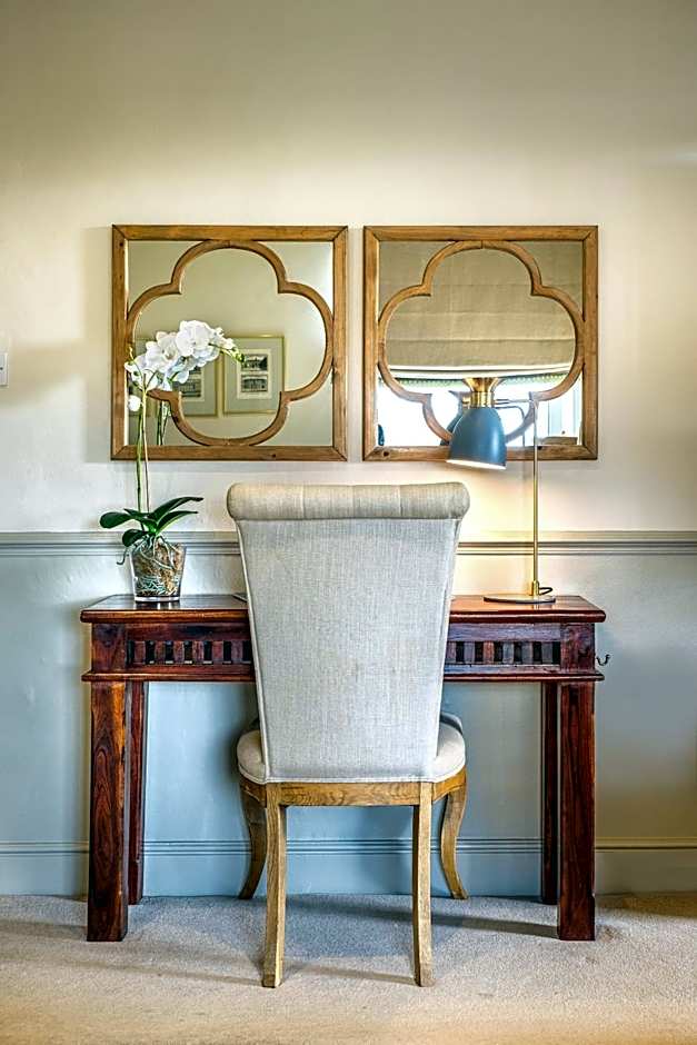 The Black Lion, Long Melford