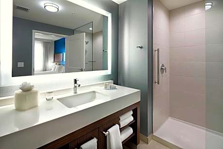 Suite, 2 Bedrooms (2 Double Beds)