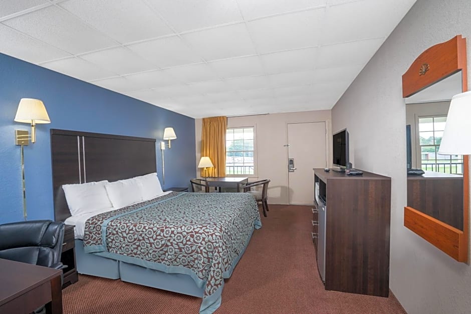 Days Inn by Wyndham Lincolnton